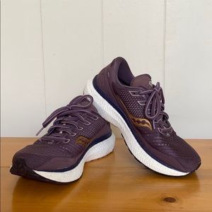 Saucony Triumph 18 Purple and Gold Size 8.5